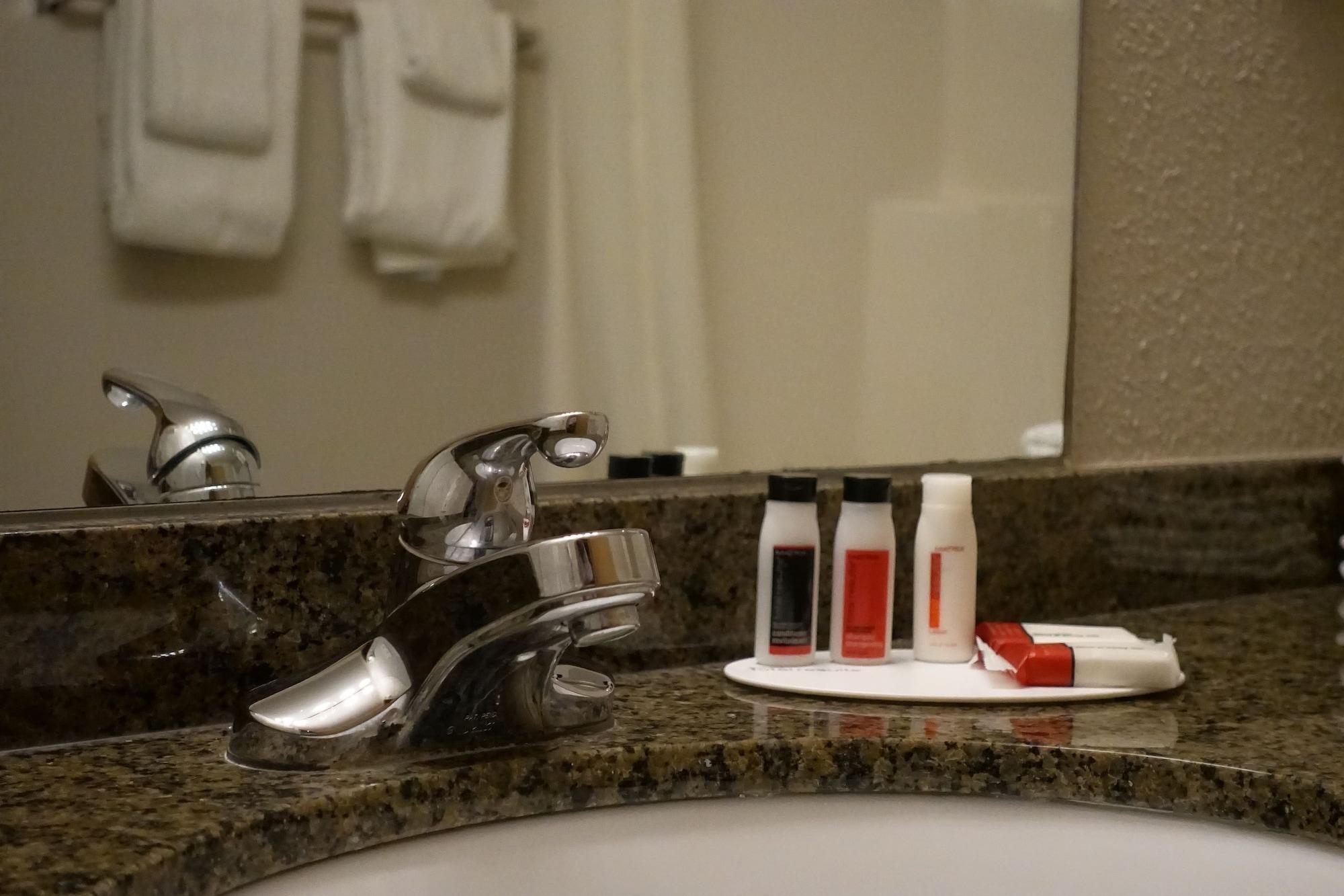 Hotel Super 8 By Wyndham Swift Current Esterno foto