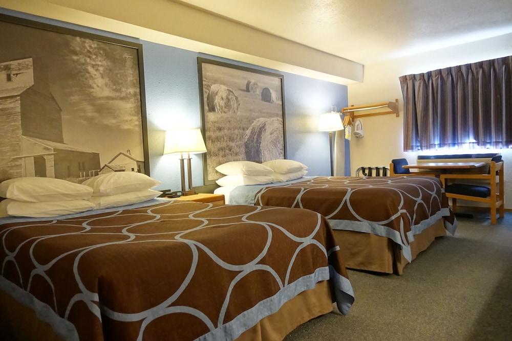 Hotel Super 8 By Wyndham Swift Current Esterno foto