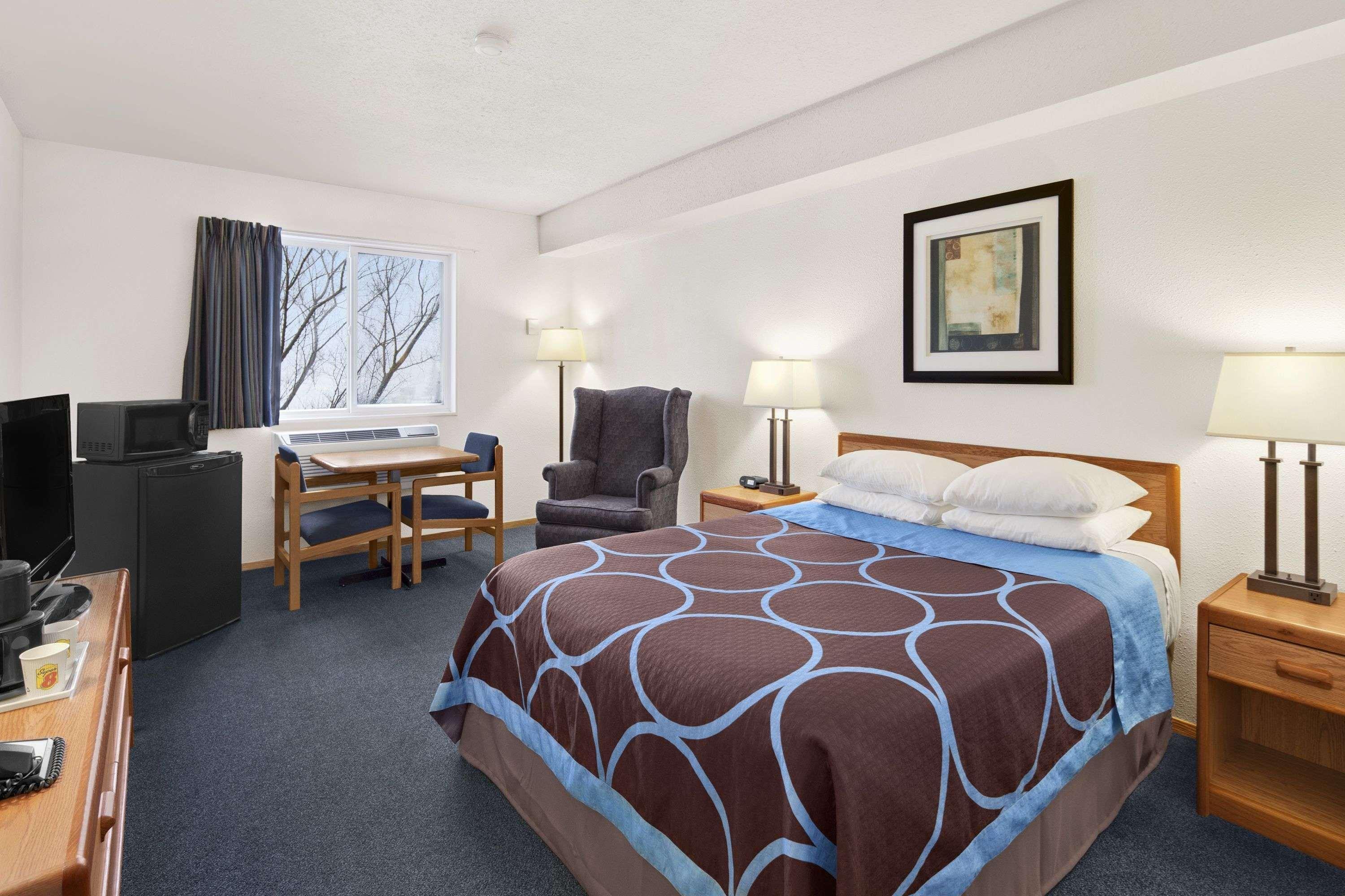 Hotel Super 8 By Wyndham Swift Current Esterno foto