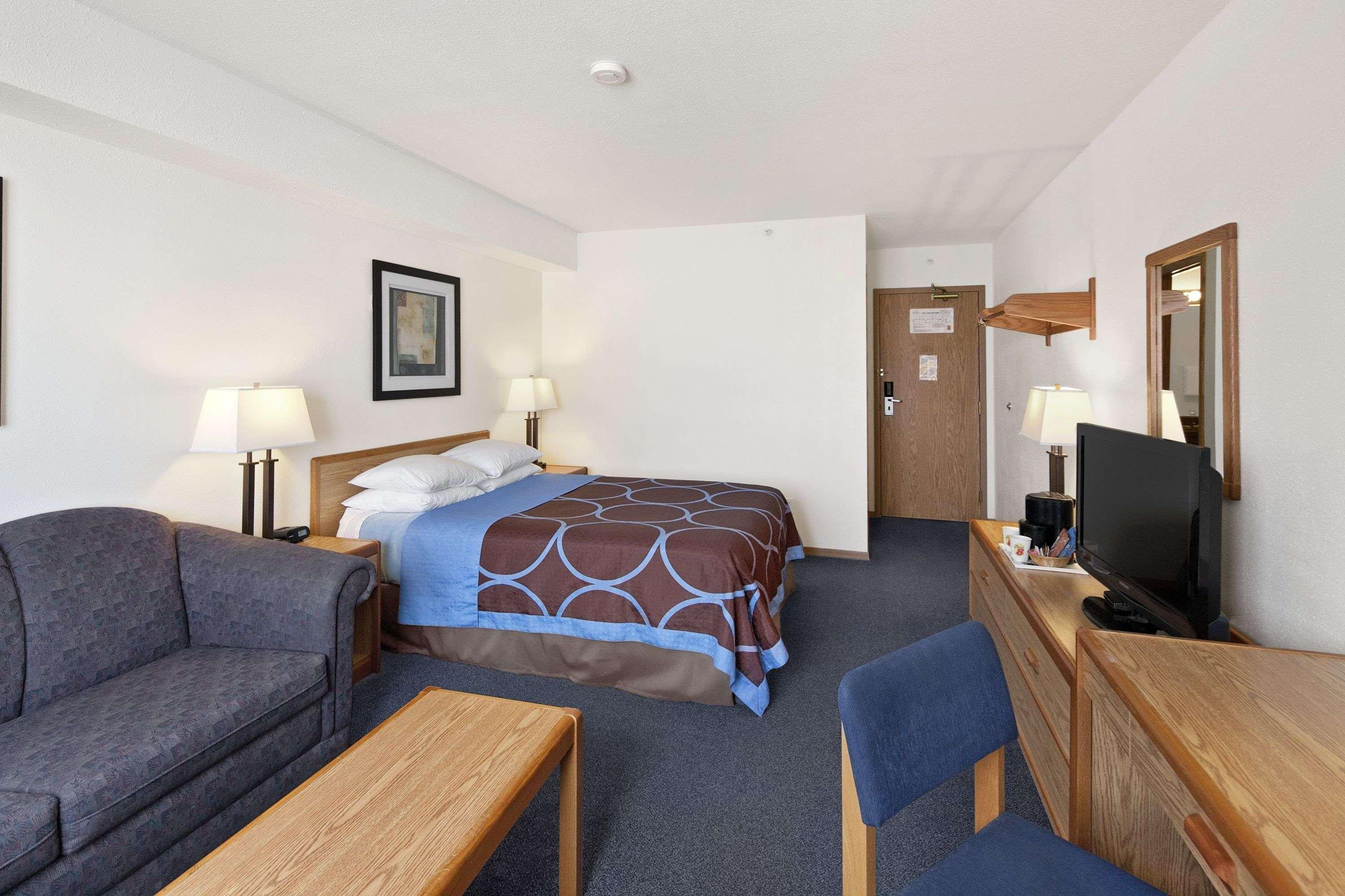 Hotel Super 8 By Wyndham Swift Current Esterno foto