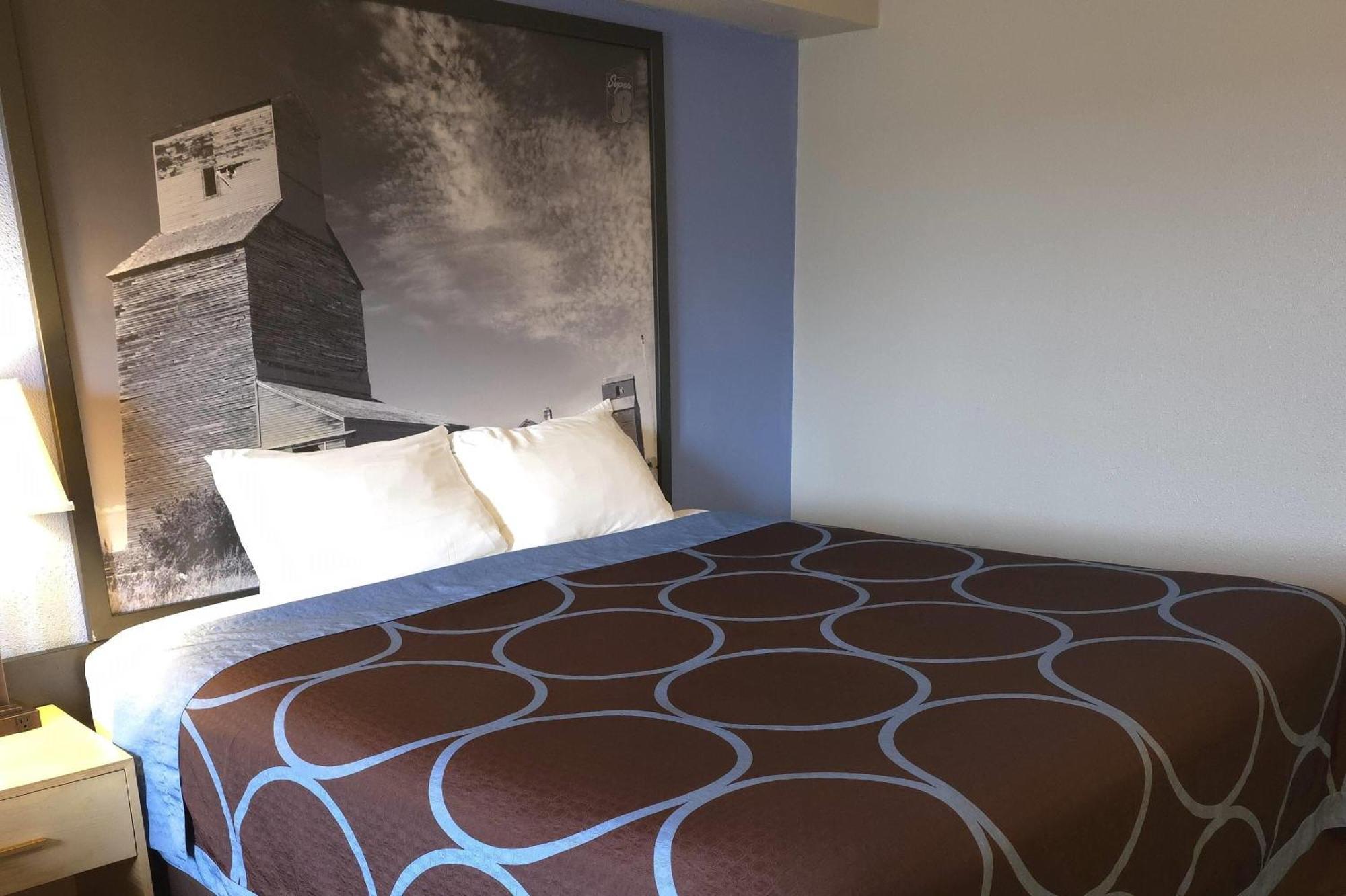 Hotel Super 8 By Wyndham Swift Current Esterno foto