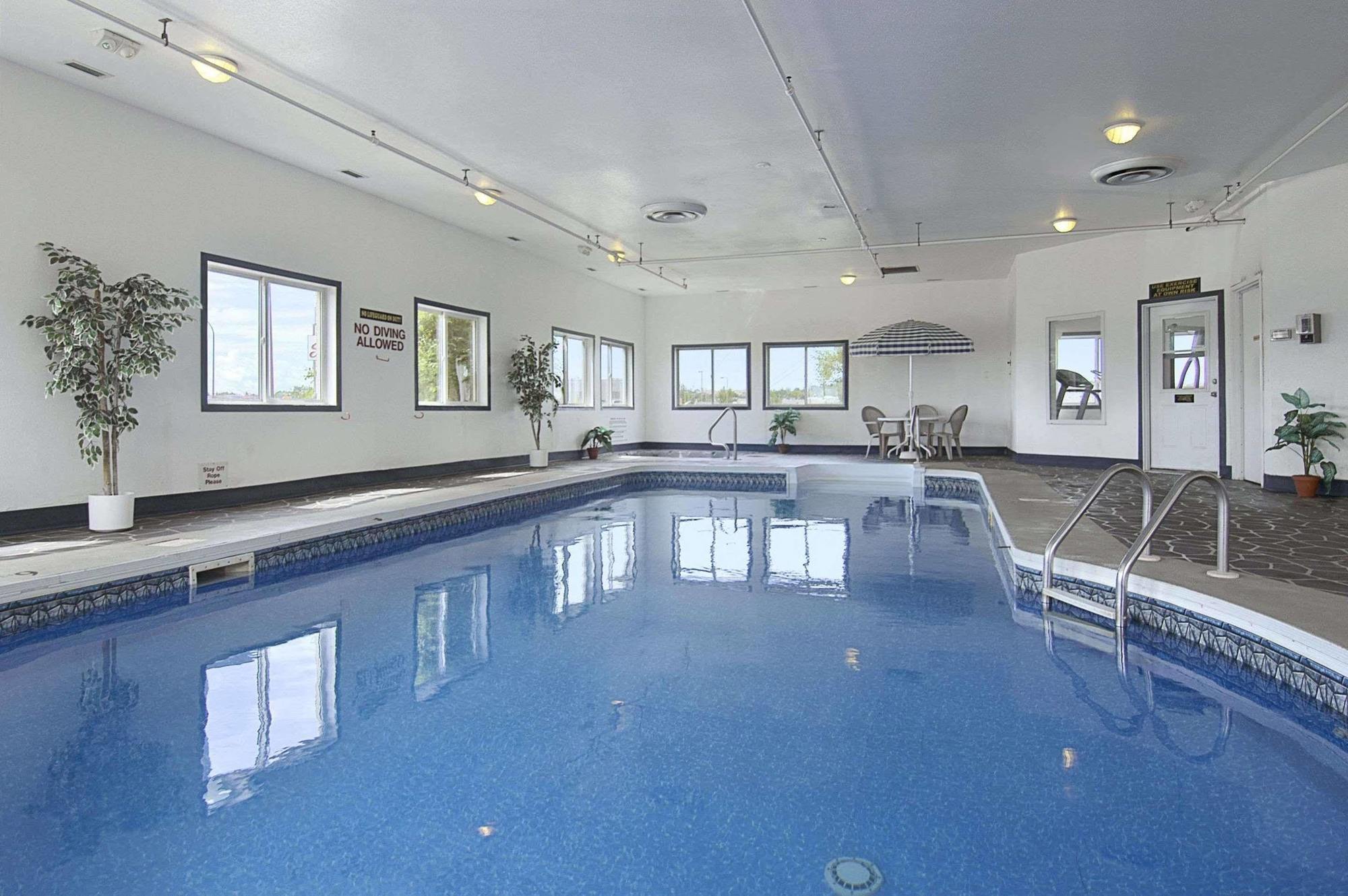 Hotel Super 8 By Wyndham Swift Current Servizi foto