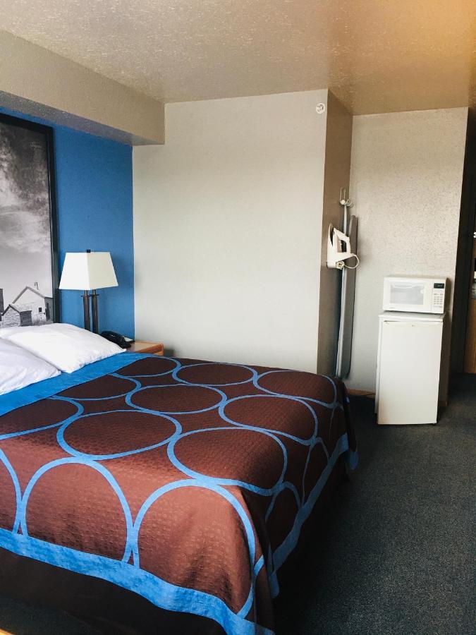 Hotel Super 8 By Wyndham Swift Current Esterno foto