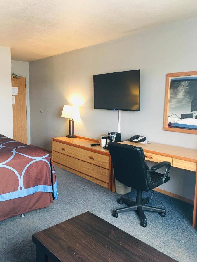 Hotel Super 8 By Wyndham Swift Current Esterno foto