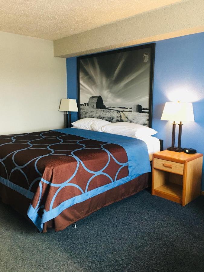 Hotel Super 8 By Wyndham Swift Current Esterno foto
