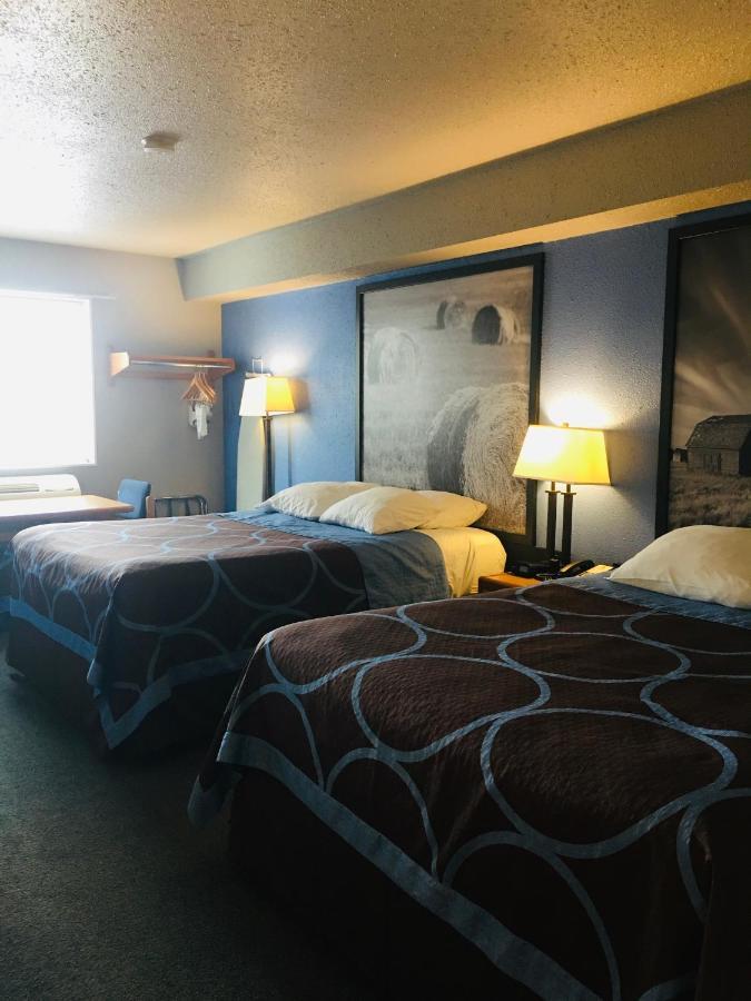 Hotel Super 8 By Wyndham Swift Current Esterno foto