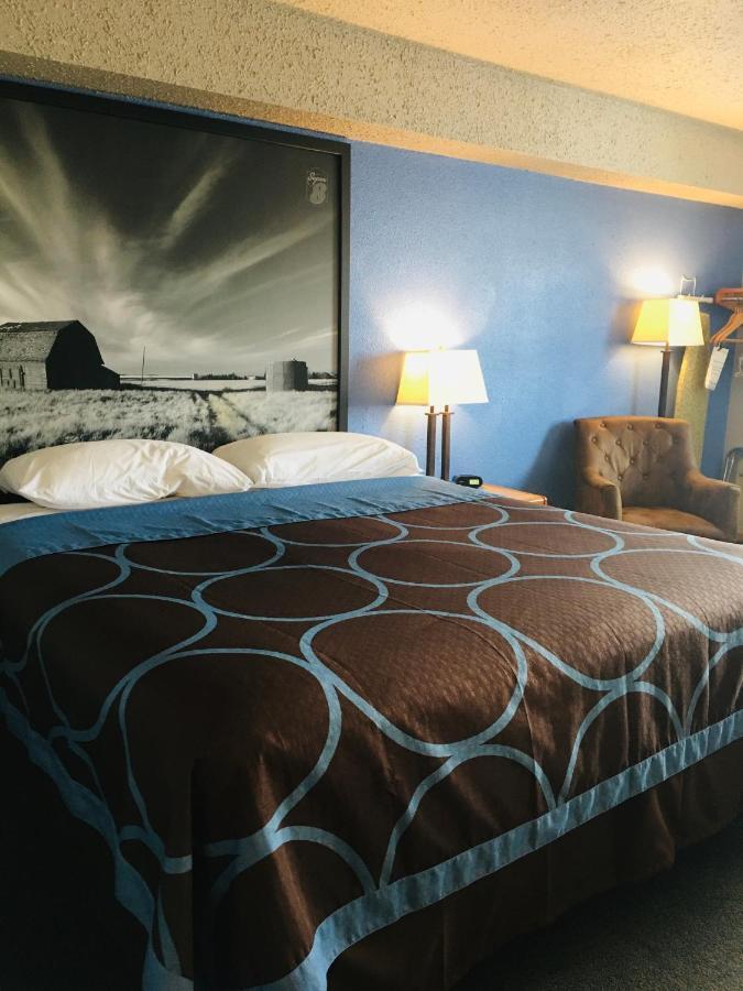 Hotel Super 8 By Wyndham Swift Current Esterno foto