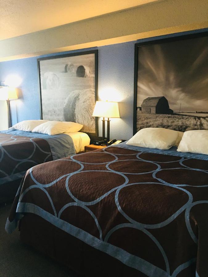 Hotel Super 8 By Wyndham Swift Current Esterno foto